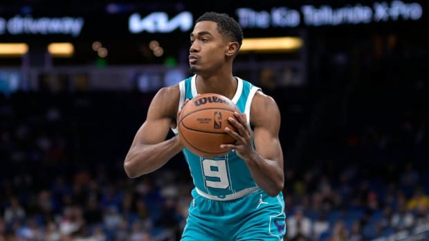 HornetsMagicBasketball (10)